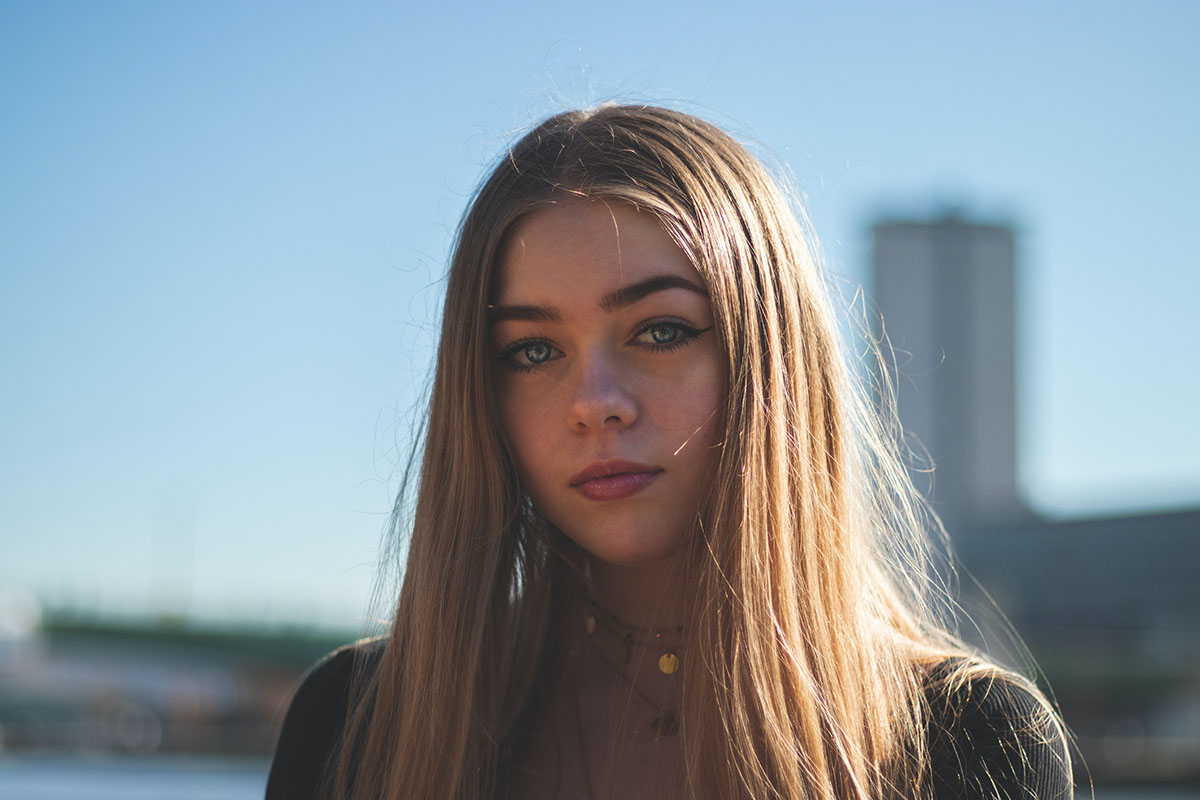 woman thinking about telling her boyfriend she's pregnant